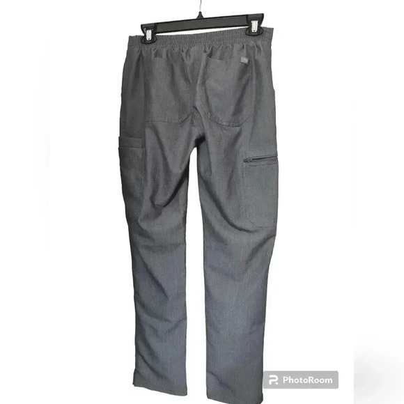 Figs Scrub Set Yola™ Skinny Scrub Pants 2.0 grey And Catrina Three Pocket Top - Picture 9 of 15